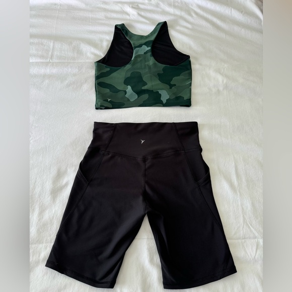 Old Navy Active Powersoft Girls Sports Bra and Biker Shorts Set - Picture 2 of 3
